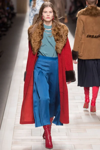 Look 24